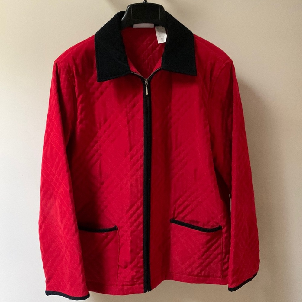 Alfred Dunner Red Quilted Zipper Jacket Blazer
Perfect for St. Valentine’s Day.